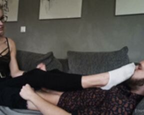 2021-01-13-emmyfeetandsocks-amazing-footjob-and-cum