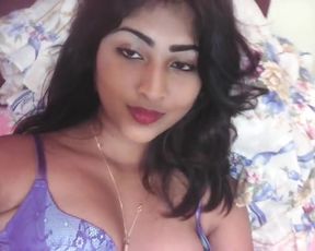 Hot desi Indian girl on cam showing ass