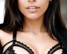 Mia Khalifa - AI Undress