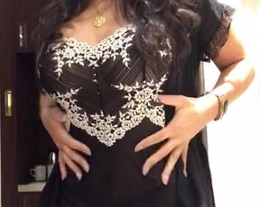babe topless dance