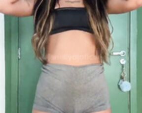 brazillian tanned girl with amazing pussy