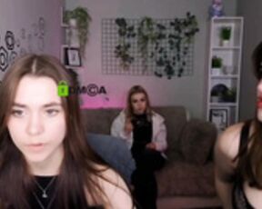 laurenmurr & bianca_bright kissing
