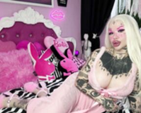 Nasty Bimbo smoking