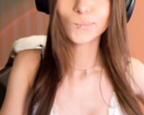 Milamiuu teases tits
