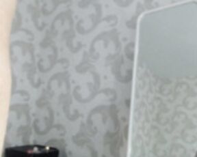 su_bebe in the mirror