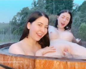 AudreyandSadie - Jacuzzi In the Rain