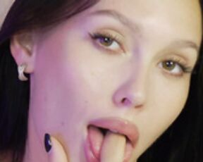 Alisa_tiny tongue trick