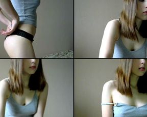 MissKissx vibrating her clit in free cam recording 2017-05-12_202800