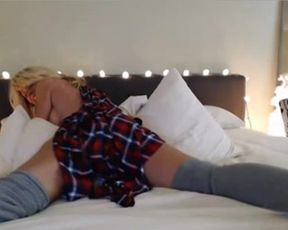 sexy_blond_milf_cam_model