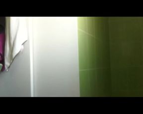 Espiando ala hermanita