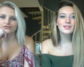 TWOHOTGIRLSxo aka TWOSTUPIDCUNTSxo