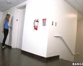 Babe handjob in elevator