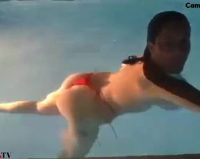 Leona-sexy piscinq
