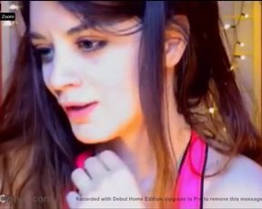 LaurenRay FluffinRayRay plays with her pussy and moans