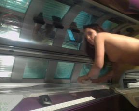 How to clean a tanning bed