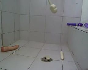 Eliza masturbate in the shower on cam