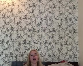 LizaBarbie Play on Bed